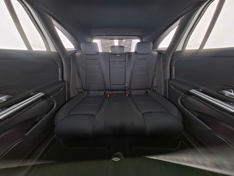Fahrzeugabbildung Mercedes-Benz EQA 300 4M AMG AHK+Leder+FahrassPak+Memory+Ambi