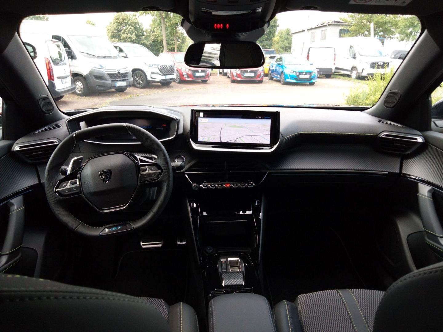 Fahrzeugabbildung Peugeot 2008 GT Hybrid 145 e-DSC6 El. Panodach Navi ACC