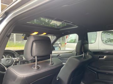 Mercedes E 220 - 12