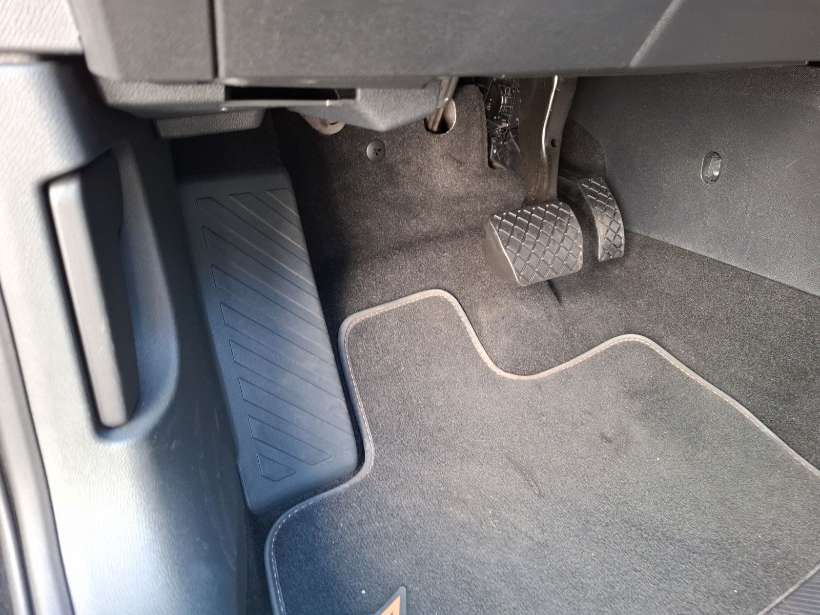 Fahrzeugabbildung CUPRA Formentor TSI DSG LED ACC RFK SH 19"