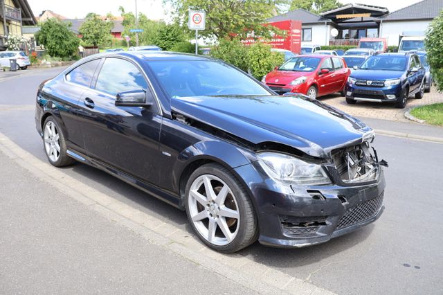 Mercedes-Benz C 250 Coupe CGI AMG-Paket Pano BiXen Navi 18"