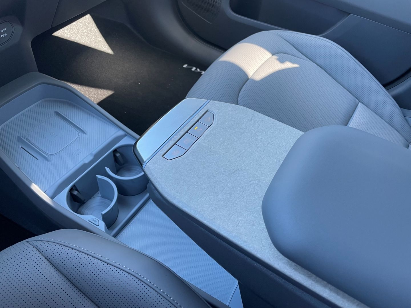 Fahrzeugabbildung Kia EV3 150 kW Earth LED totWinkAss 360 Kamera