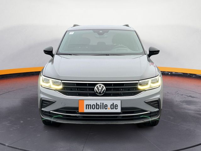 Volkswagen Tiguan Active 2.0 TDI DSG / Matrix, AHK, App