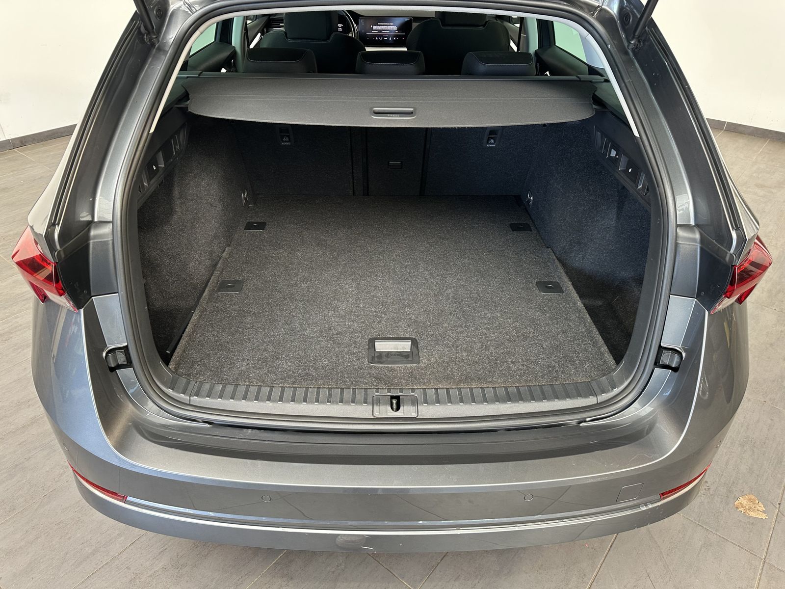 Fahrzeugabbildung SKODA Octavia Combi 2.0 TDI DSG Style NAV+MATRIX+AHK