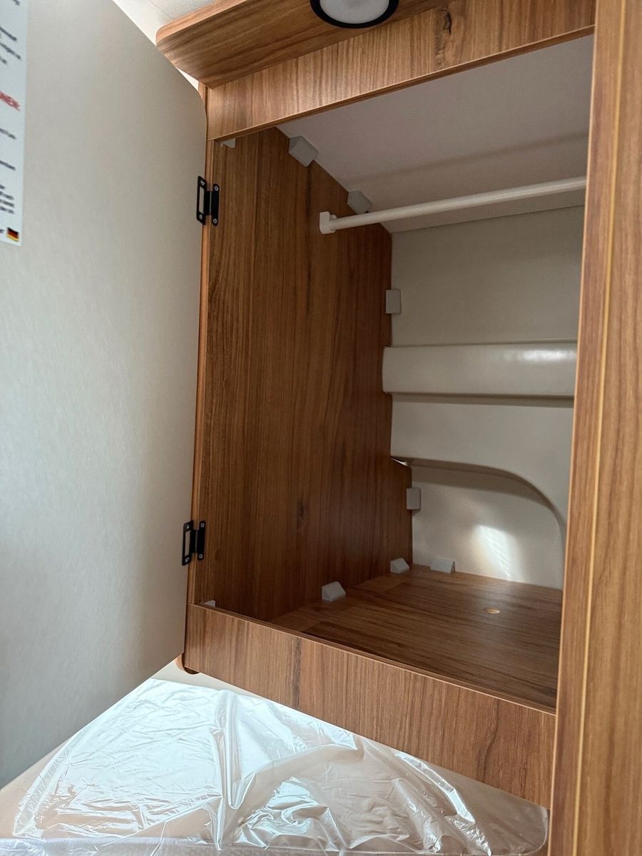 Fahrzeugabbildung Karmann Dexter 4x4 DE 570 AW Klima, RFK, El. Trittstufe
