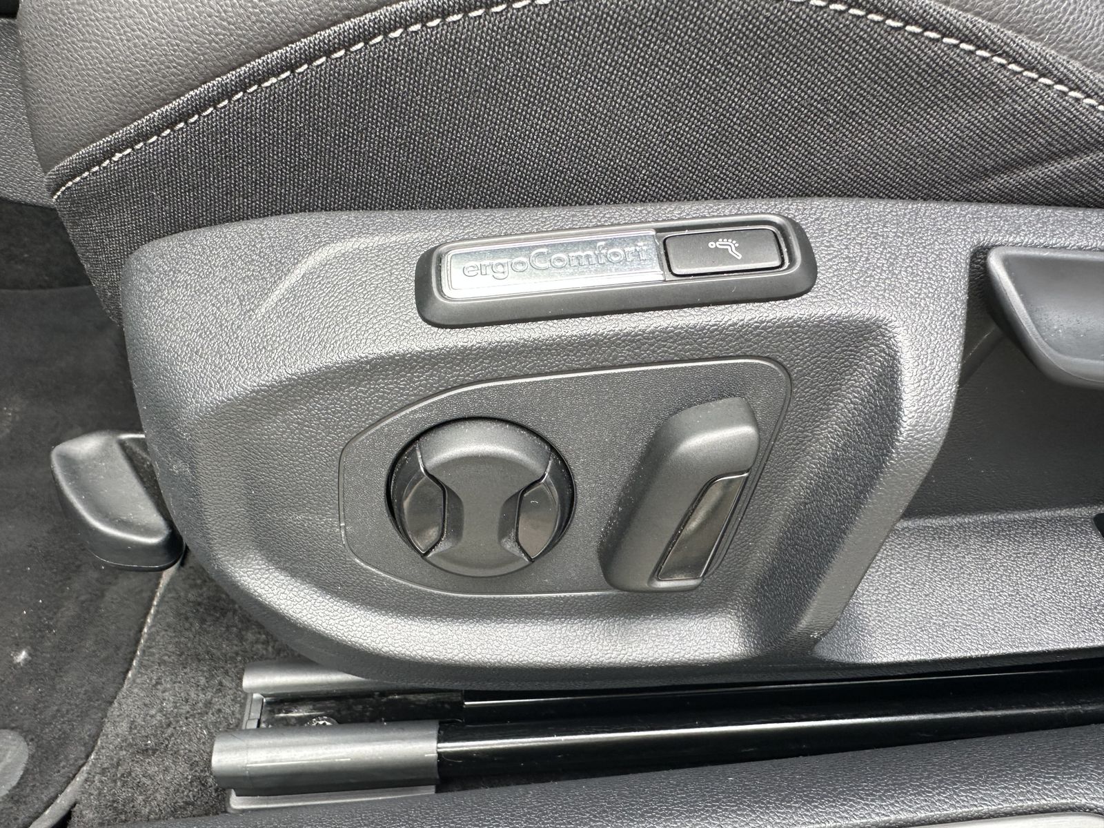 Fahrzeugabbildung Volkswagen Arteon R-Line NAV+MATRIX+PANO+ACC+AHK+360°+20ZO
