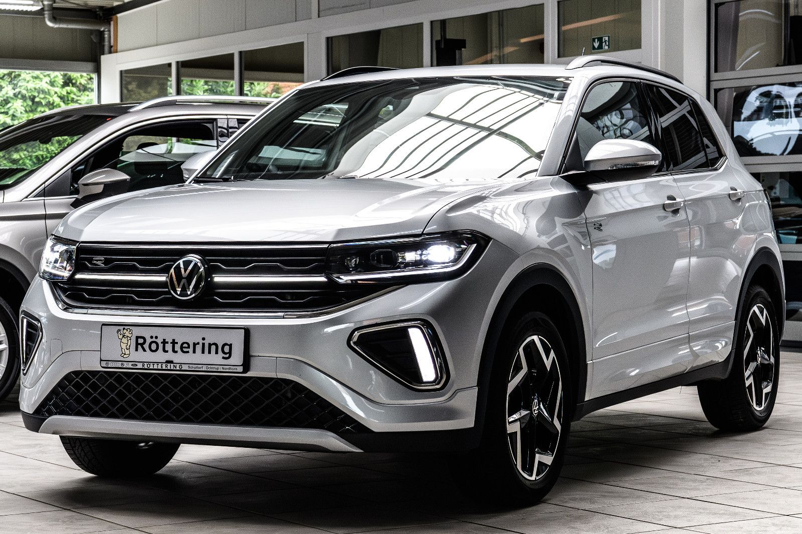 Fahrzeugabbildung Volkswagen T-Cross 1.5 TSI R-Line+LED+IQ+TOTWINKEL+ACC+AHK