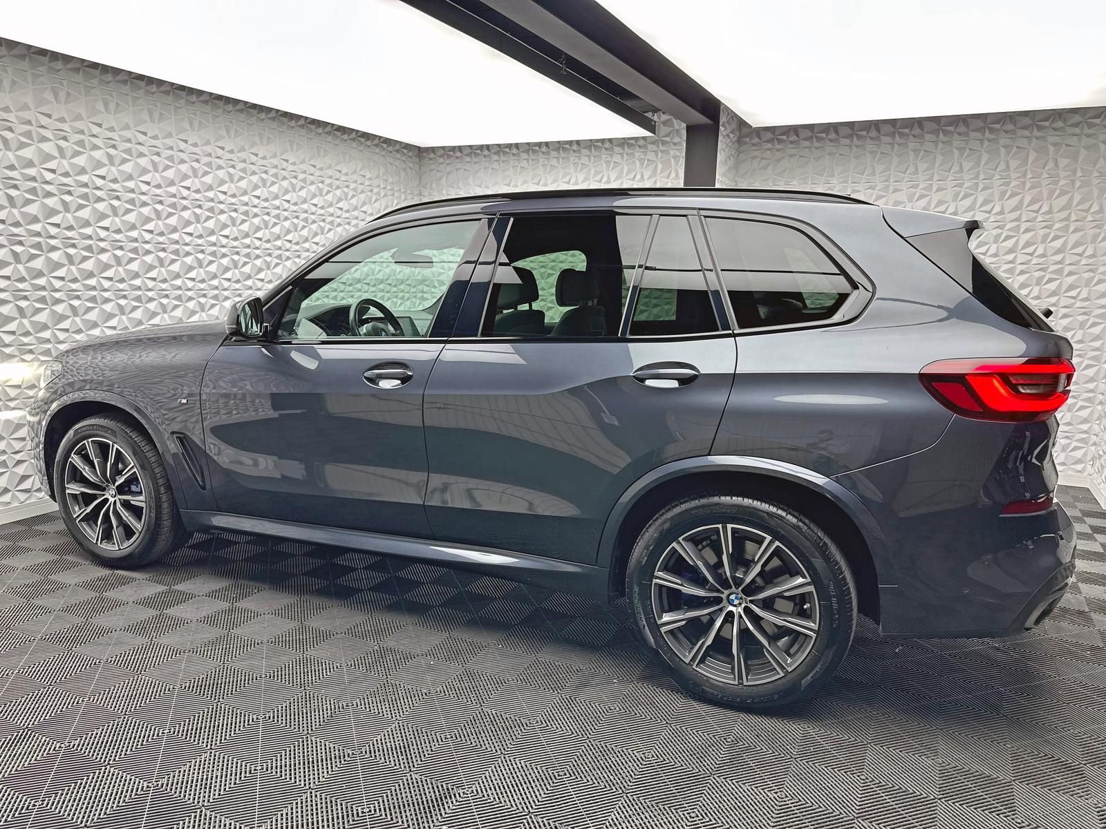 Fahrzeugabbildung BMW X5 30d M-PAKET/ACC/STHZG/H&K/AHK/HUD/INDIVIDUAL