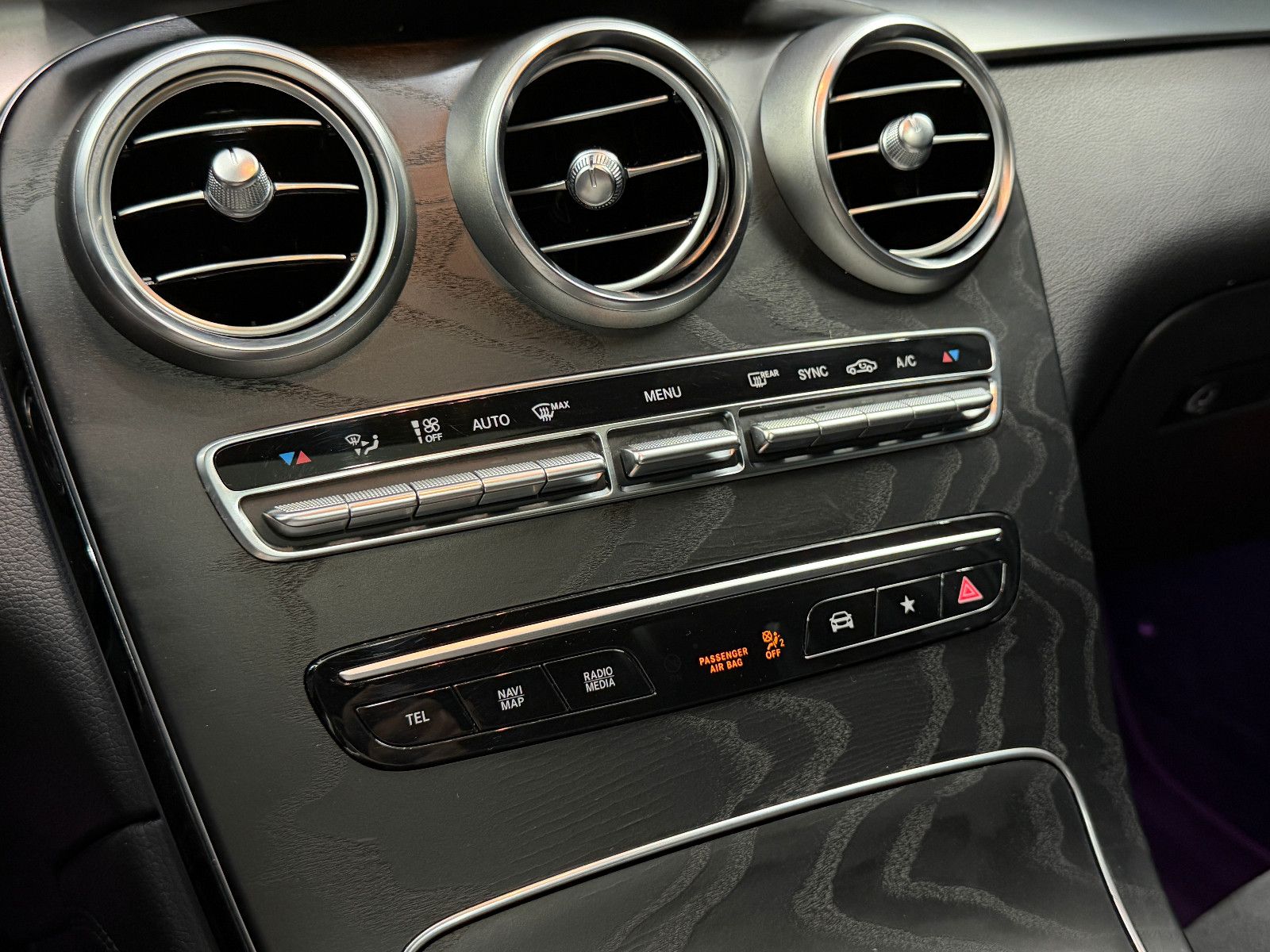 Fahrzeugabbildung Mercedes-Benz GLC 300 d Coupe 4Matic |AMG-LINE|AHK|PANO|LED