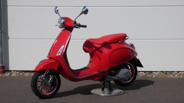 Vespa Primavera 125 E5  RED 