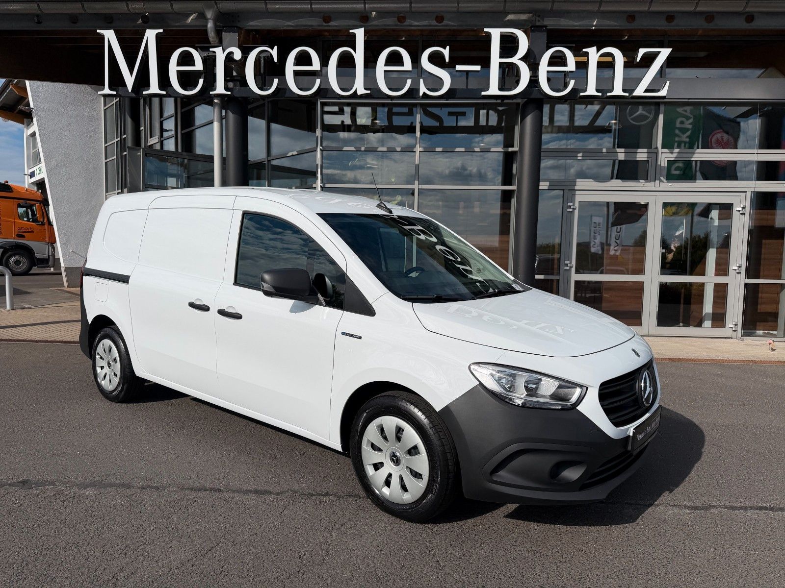 Fahrzeugabbildung Mercedes-Benz eCitan Klimaautomatik Kamera MBUX Navi
