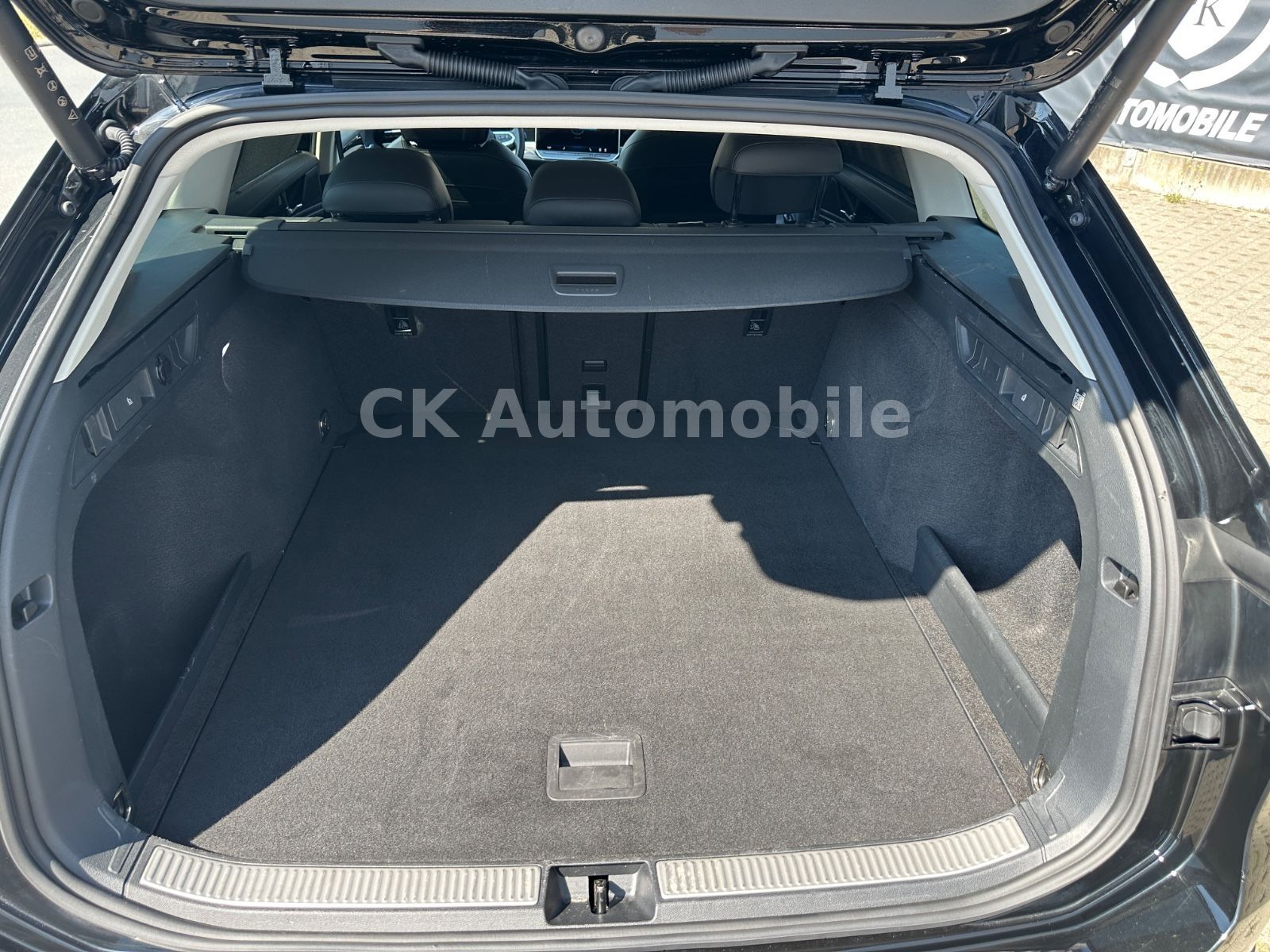 Fahrzeugabbildung Volkswagen Passat Variant 2.0 TDI Elegance/Kamera/ACC/LED