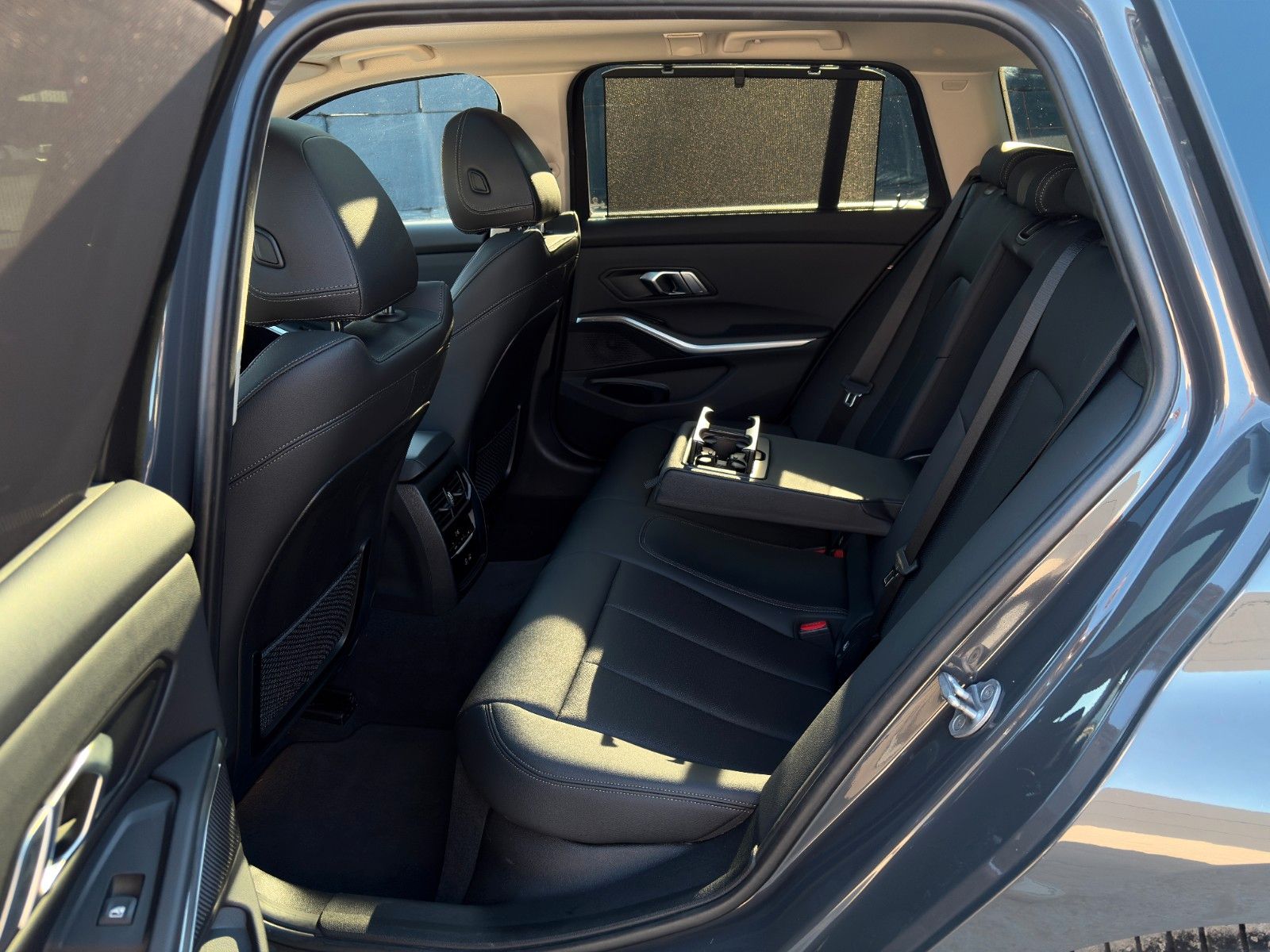 Fahrzeugabbildung BMW 330i Touring LEDER AKUSTIK PANO LED HiFi CarPlay