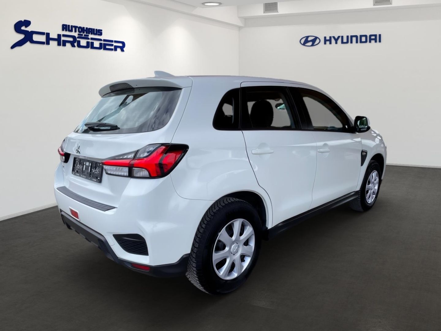 Fahrzeugabbildung Mitsubishi ASX 2.0 2WD Allwetterreifen LED Scheinwerfer Tem