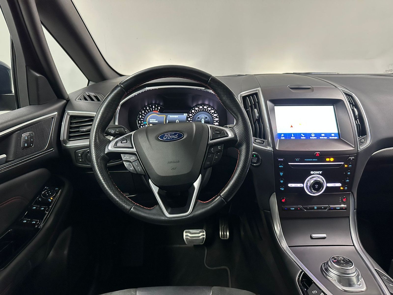 Fahrzeugabbildung Ford S-Max 2.0 EcoBst. ST-Line 7-Sitzer*AHK*SDH*PANO*