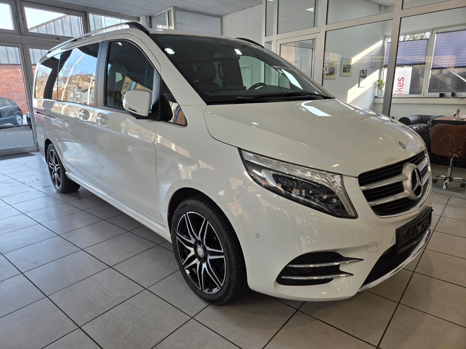 Fahrzeugabbildung Mercedes-Benz V 250 Lang 4 Matic AMG LINE * PANO* LED*LEDER*