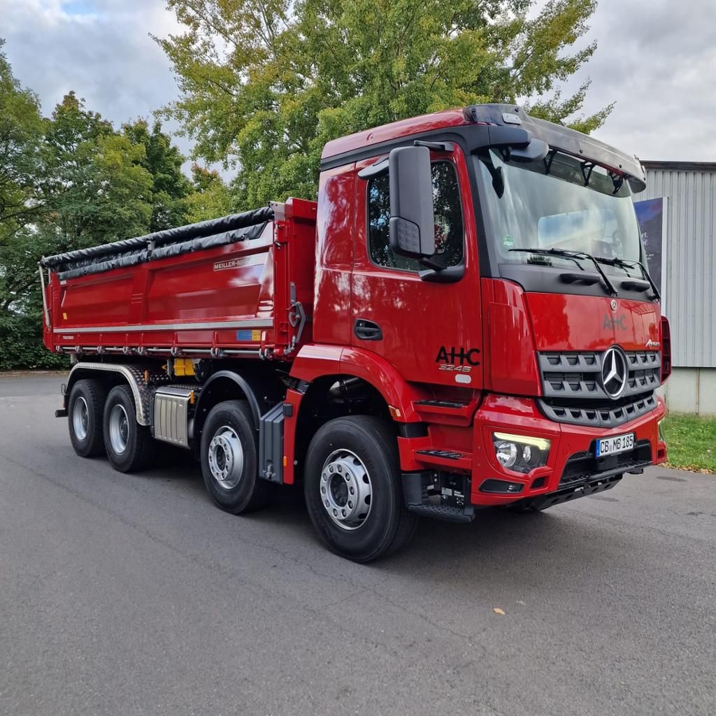 Fahrzeugabbildung Mercedes-Benz Arocs 3246 Meiller Dreiseitenkipper 8x4/4 Navi