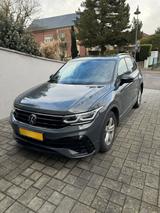 Volkswagen Tiguan 2.0 TDI SCR 147kW DSG 4MOTION R-Line ... - Volkswagen Tiguan mit Diesel-Antrieb: Grau, Teilleder