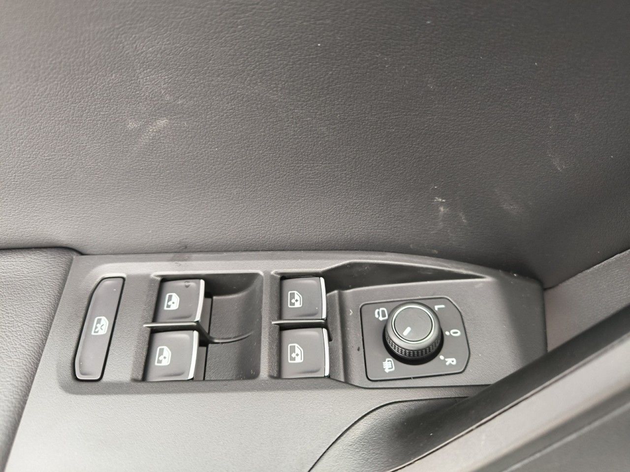 Fahrzeugabbildung SEAT Leon Sportstourer 1.5 eTSI 110 kW FR
