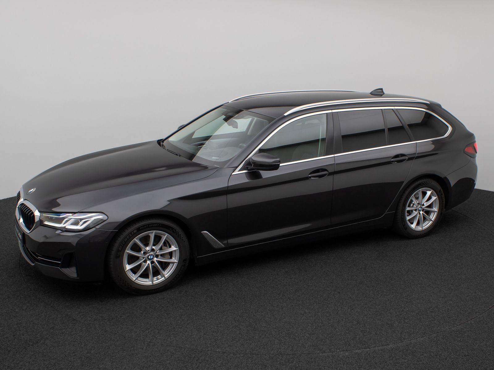 Fahrzeugabbildung BMW 530d xD Kamera Laser HUD DAB 4xKlima AHK Sport