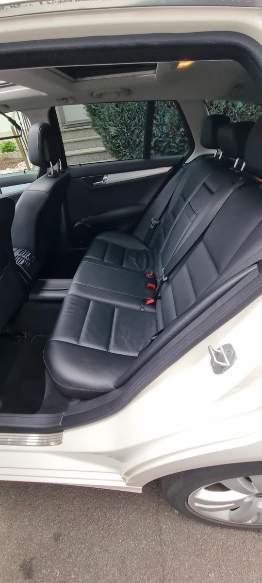 Mercedes-Benz C250 2010 — photo 11