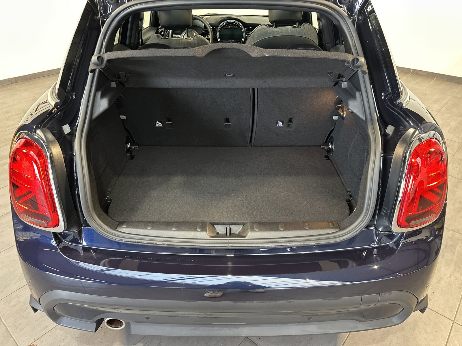 Fahrzeugabbildung MINI Cooper 5-Türer Classic Trim NAV+LED+PANO+KAM+ACC