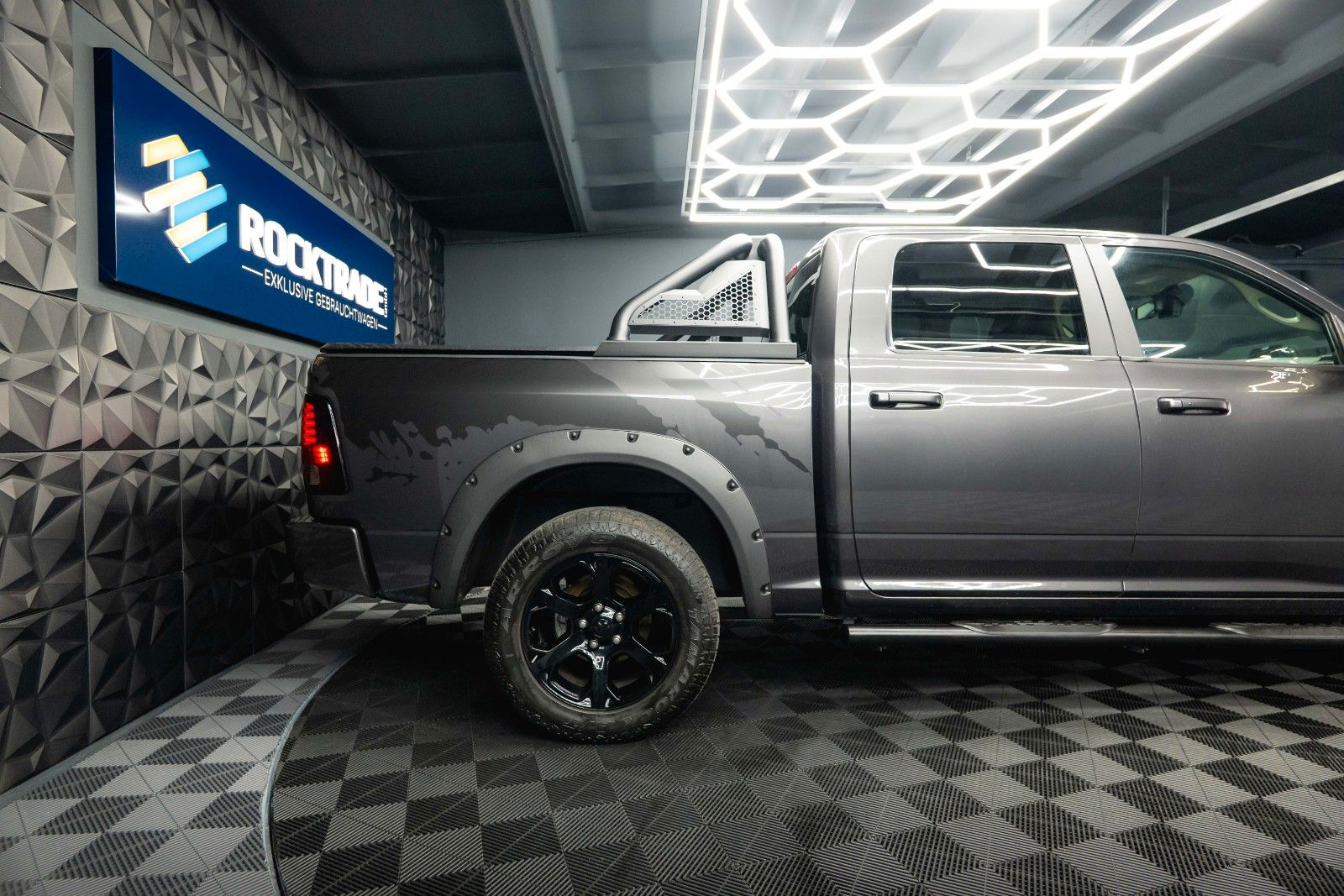 Fahrzeugabbildung Dodge RAM 5.7 V8 HEMI 4x4 Sport LARAMIE NightPaket 19%