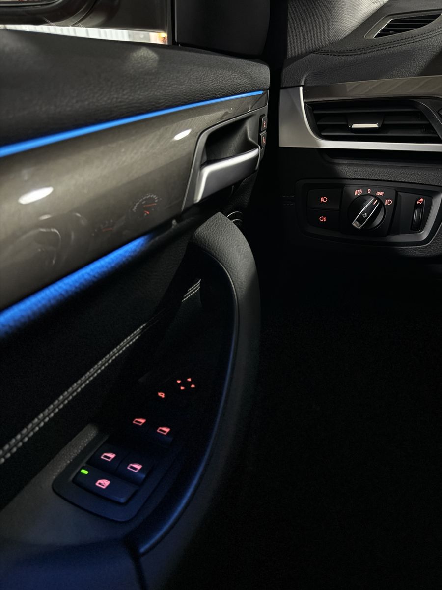 Fahrzeugabbildung BMW X1 xD25e xLine Kamera DAB Navi Lordos LED Alarm