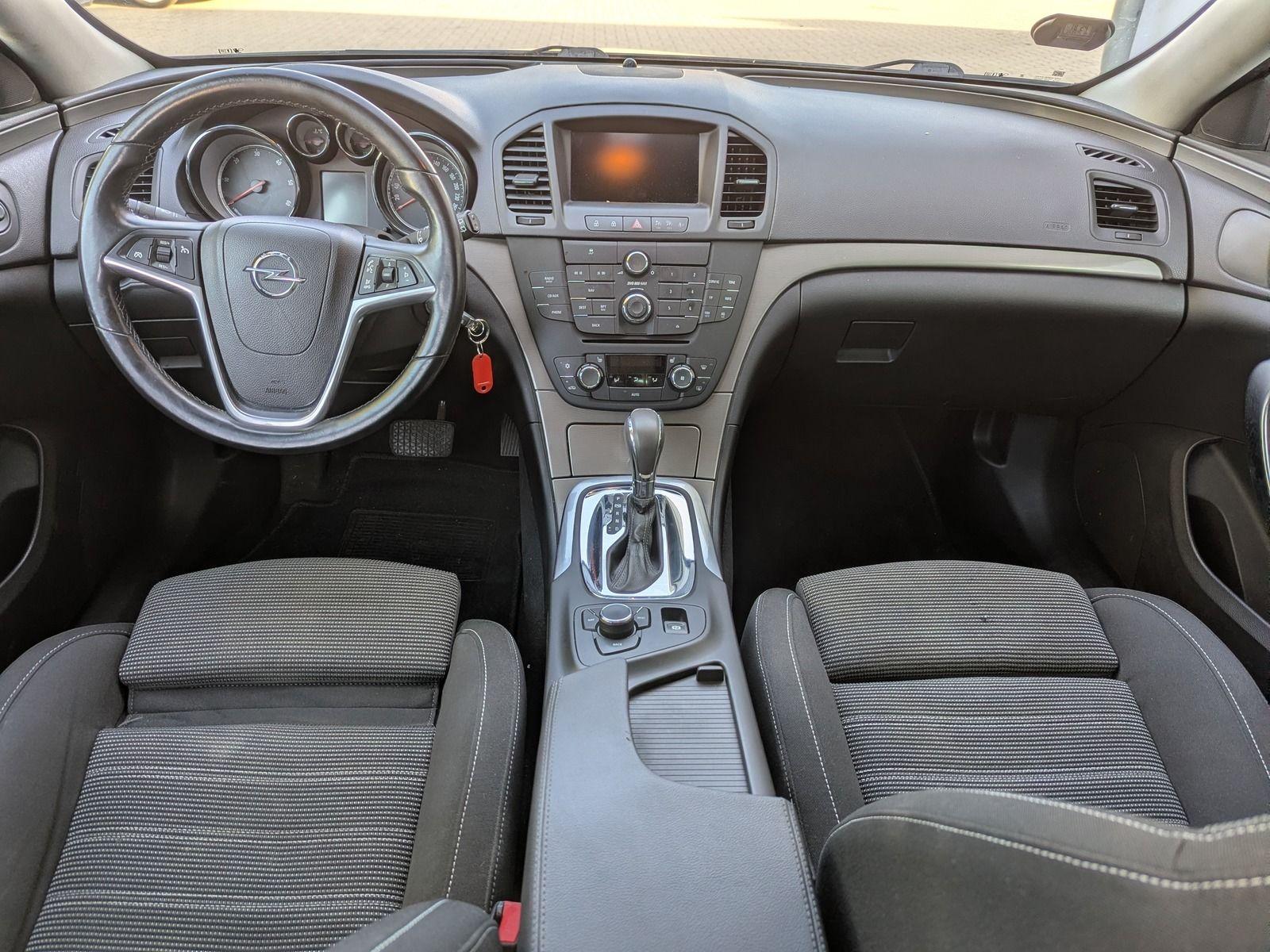 Opel Insignia 2011 — photo 7