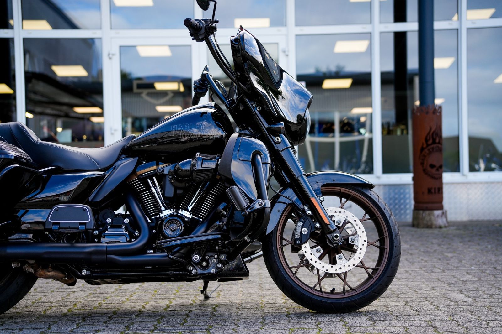 Fahrzeugabbildung Harley-Davidson FLHXST STREET GLIDE ST 117 - Kesstech - Rockford
