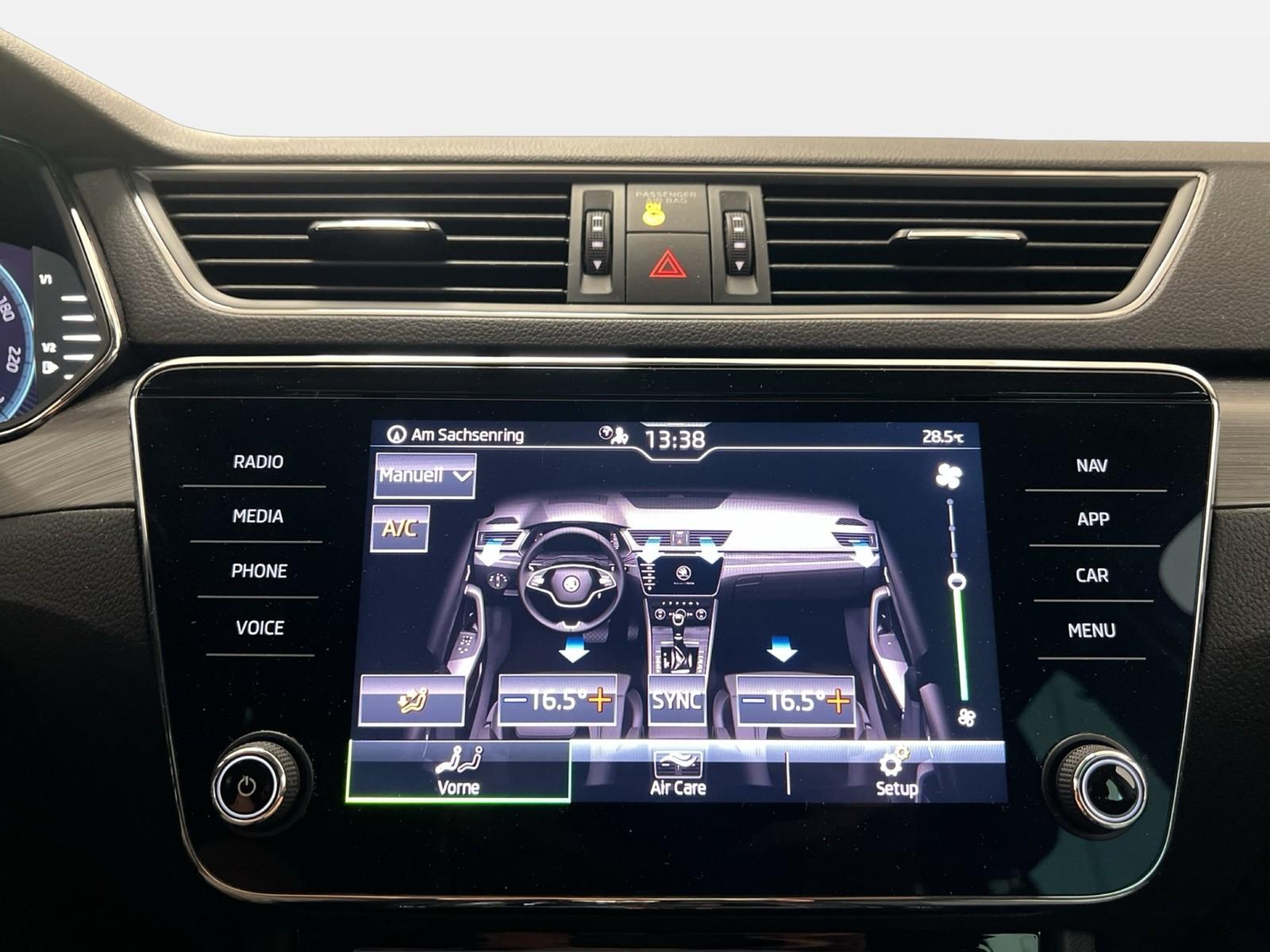 Skoda Superb Combi 2.0 TDI Style AHK RFK 19" NAVI ACC