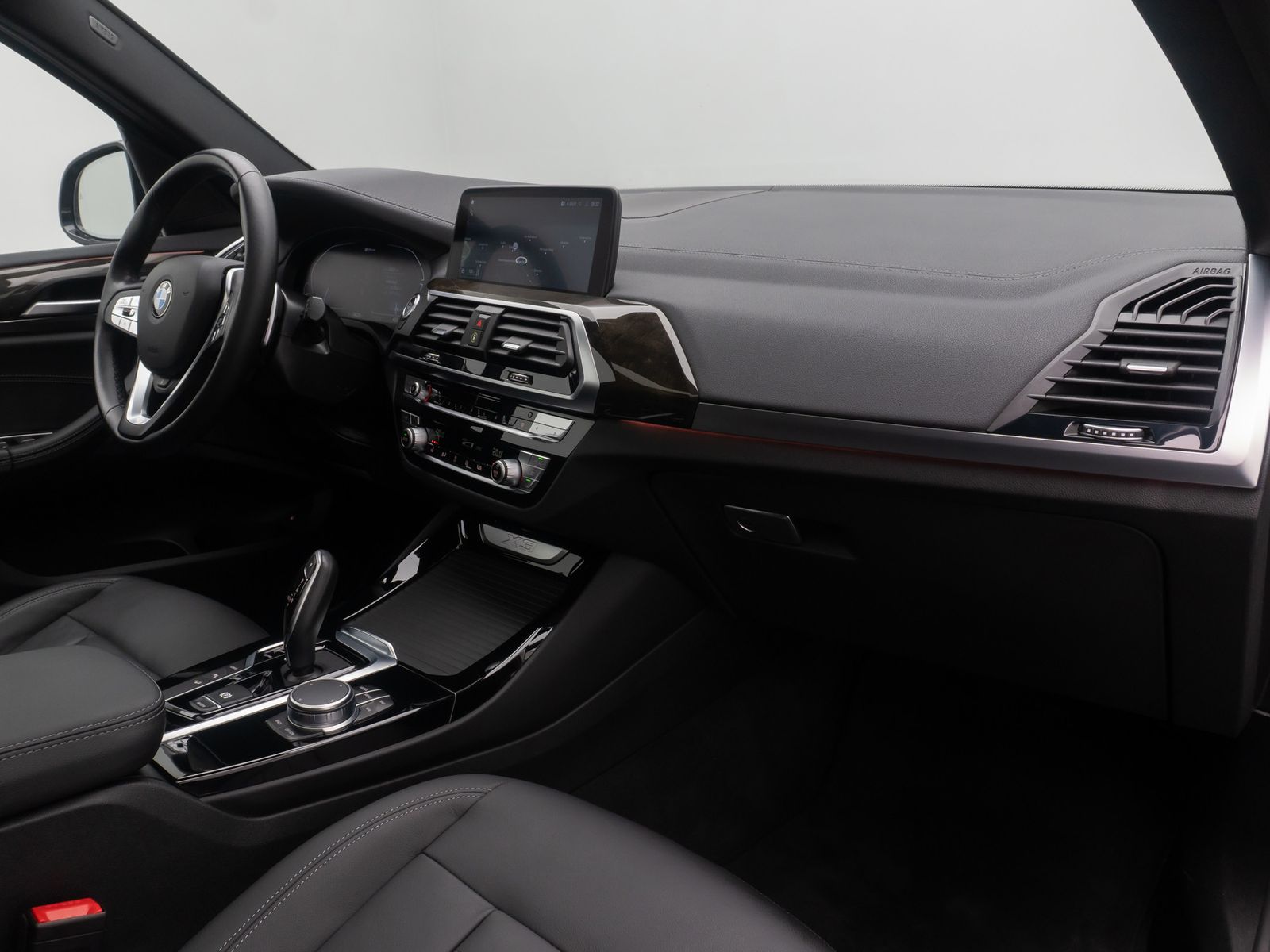 Fahrzeugabbildung BMW X3 xD30e LuxuryLine HUD DAB HiFi Panorama 19Zoll