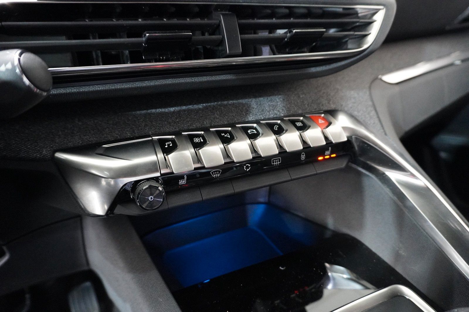 Fahrzeugabbildung Peugeot 3008 1.2T ALLURE PACK NAVI/LED/KAMERA/SH/SPORT