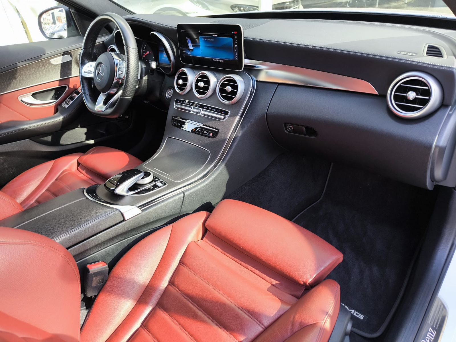 Fahrzeugabbildung Mercedes-Benz C 300e 9G 2X AMG Line >PANOR+NIGHT+NAVI+LED+SHZ+