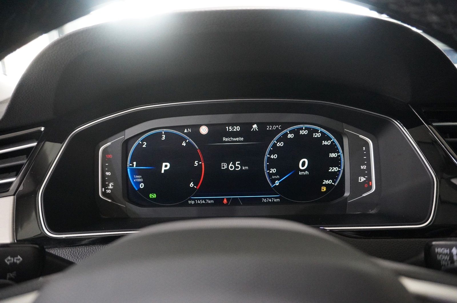 Fahrzeugabbildung Volkswagen Passat Vari. 2.0D R-LINE 4M NAVI/LED/KAMERA/AHK