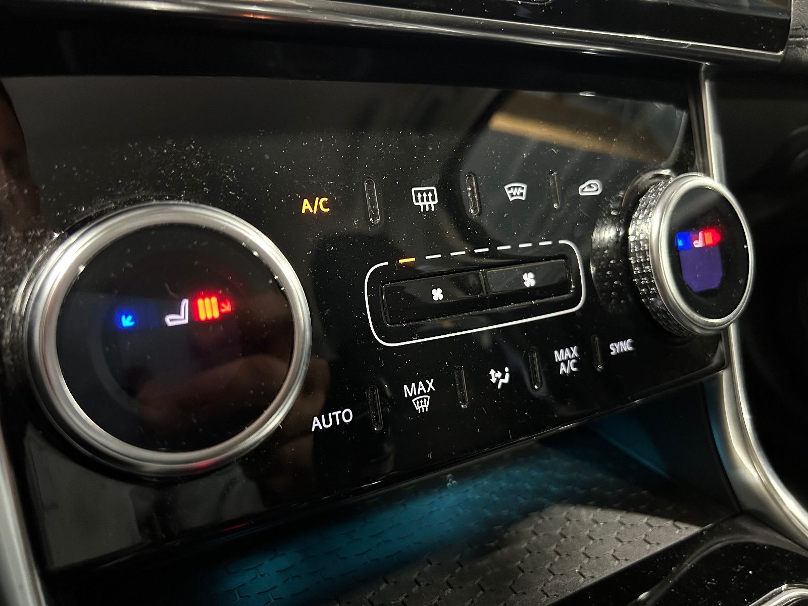 Fahrzeugabbildung Jaguar XE S/APPLE/KAMERA/SHZ/KLIMA/1.HAND