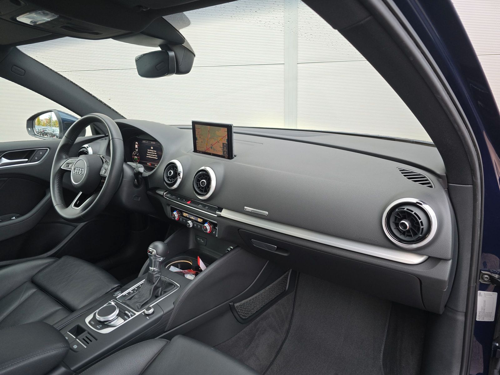 Fahrzeugabbildung Audi A3 Limousine 30 TDI sport PANO VIRTUAL LEDER NAV