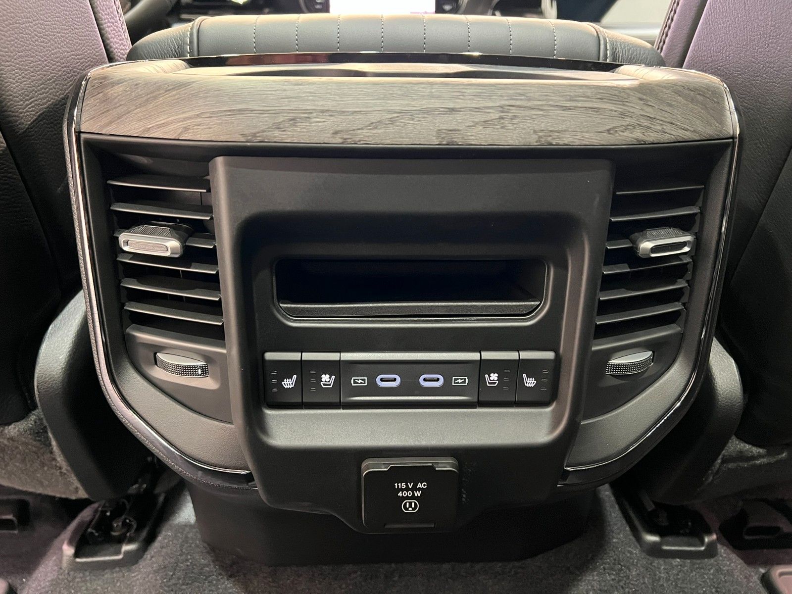 Fahrzeugabbildung Dodge RAM 1500 Limited Night  5,7L V8 HEMI