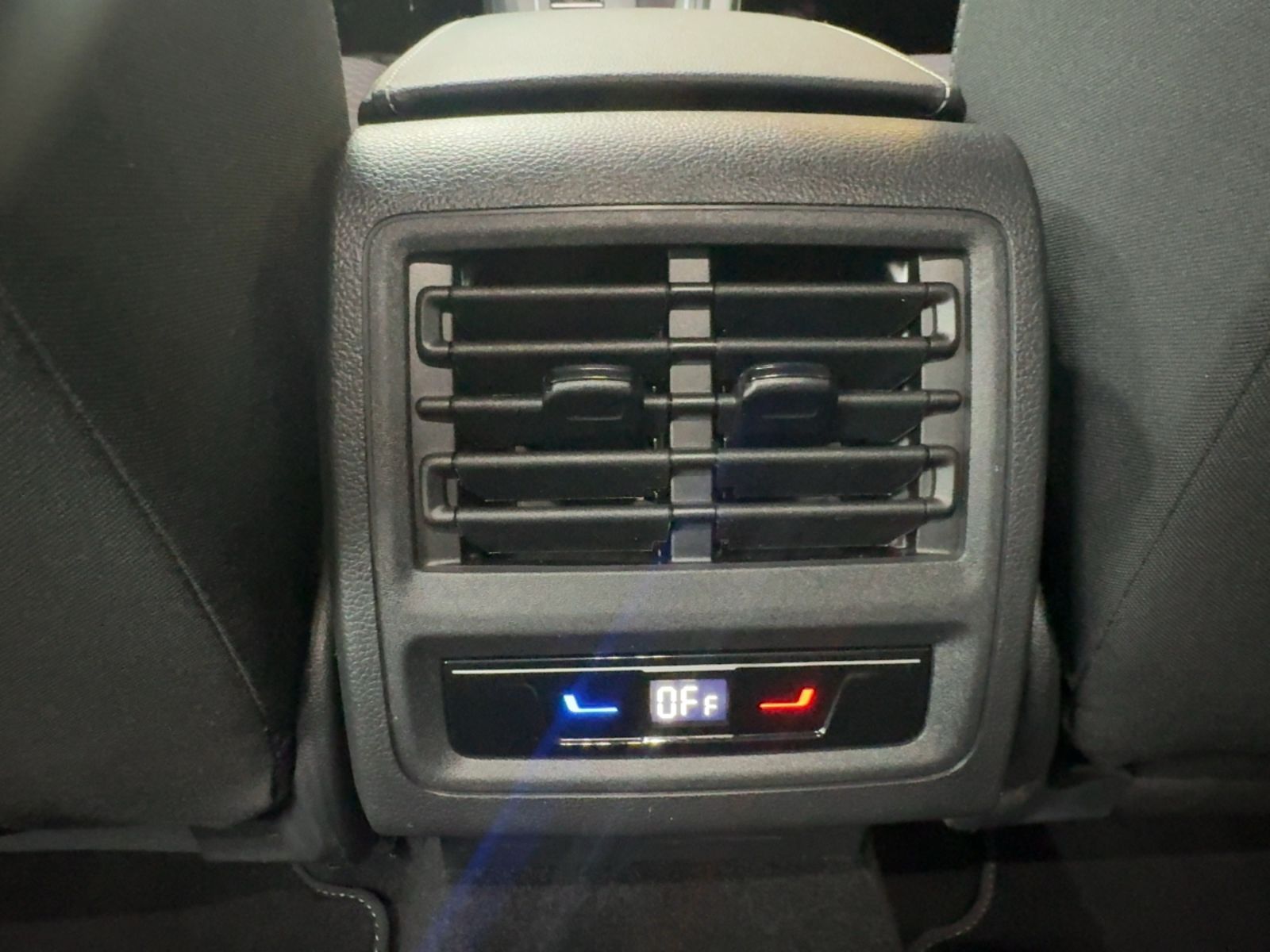 Fahrzeugabbildung Volkswagen Golf VIII 1.0 eTSI Active Alu LEDScheinw. Navi S