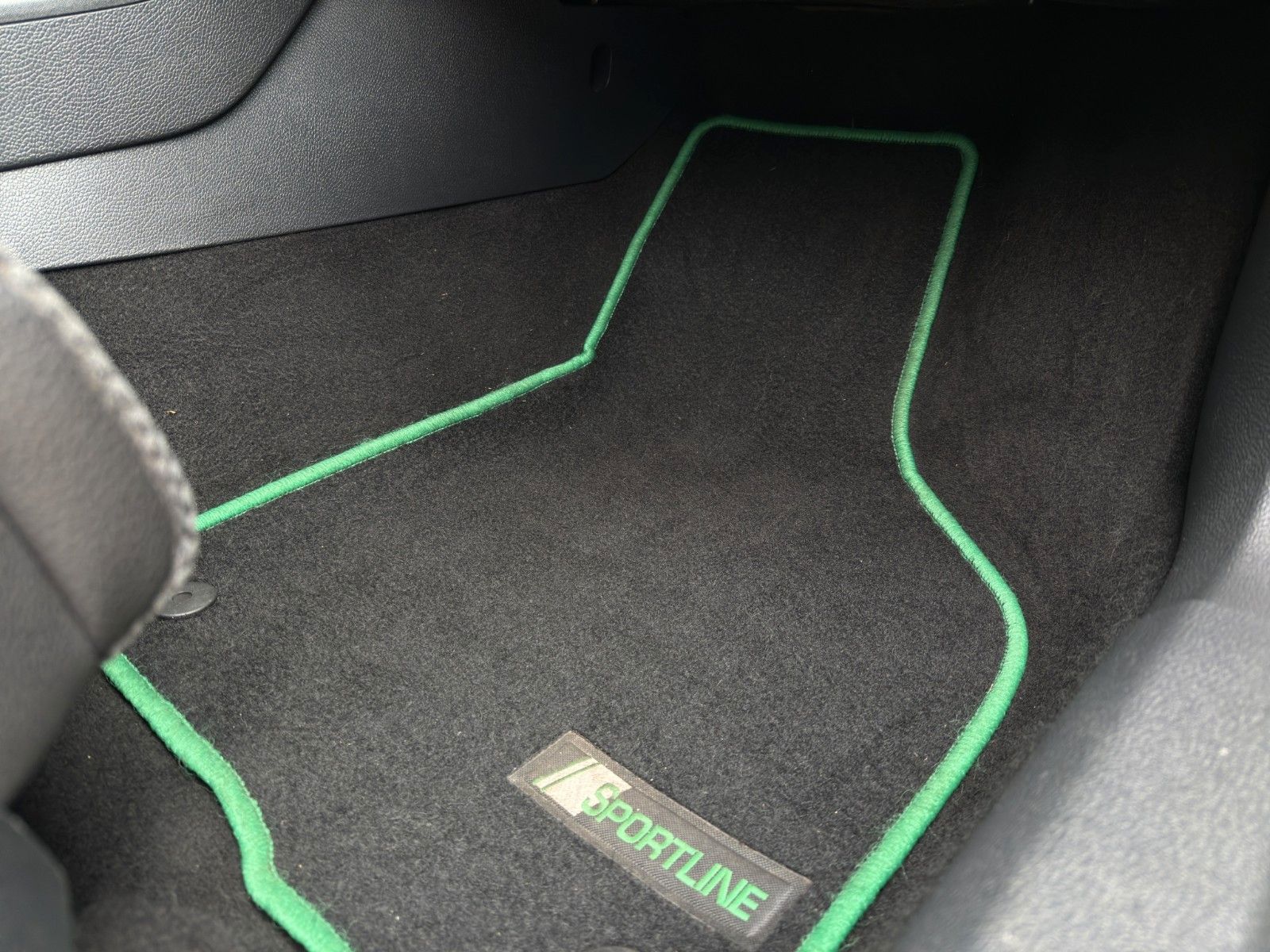 Fahrzeugabbildung Volkswagen Scirocco *Remus*Dynaudio*Alcantara*Sport*Bi-Xen