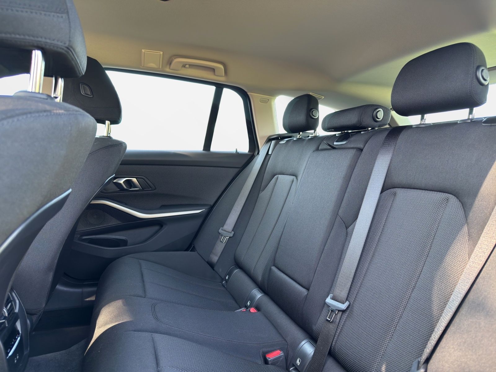 BMW 318 i Touring *KAMERA *DriveAssist foto 16