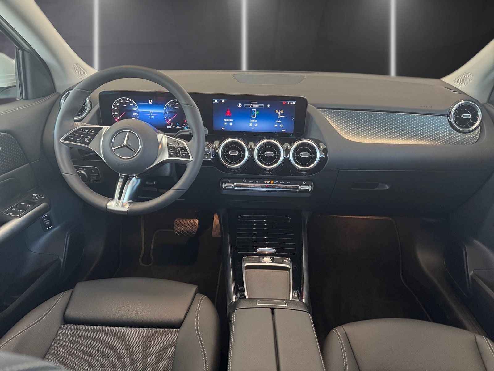 Fahrzeugabbildung Mercedes-Benz GLA 180 d*AHK*Dsitro*Totwink*LED*Kamera*CarPlay*