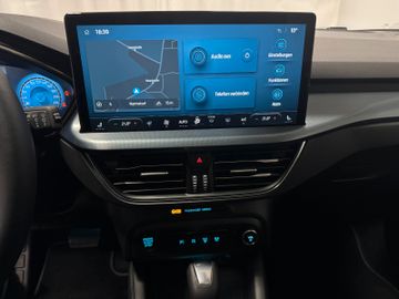Ford Focus Turnier Active X Leder Pano HeadUp
