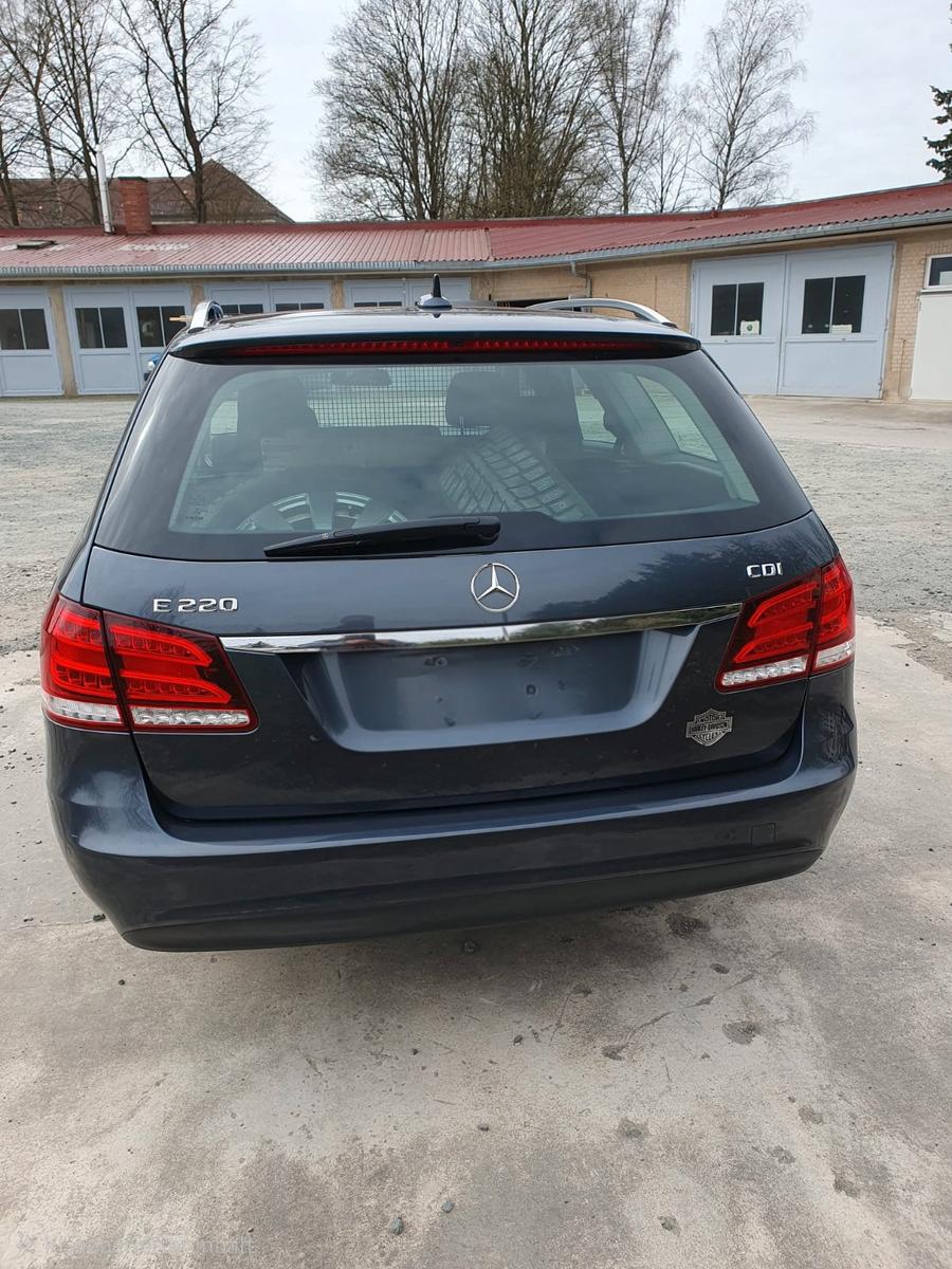 Mercedes-Benz E 220 CDI T Standard