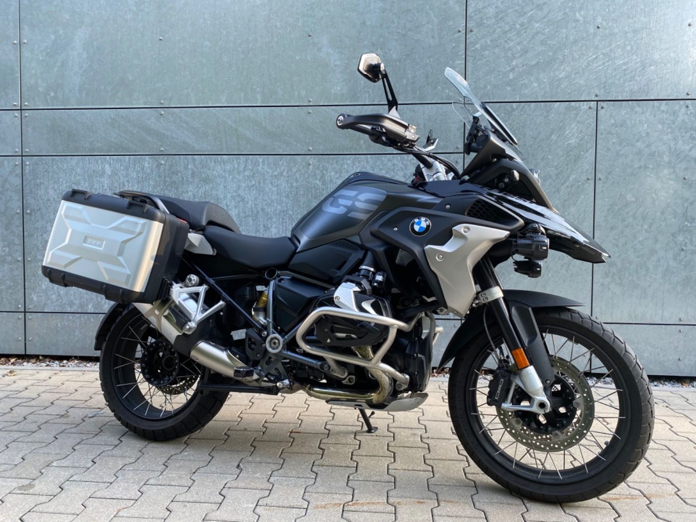 Fahrzeugabbildung BMW R 1250 GS Triple Black Frästeile Seitenkoffer