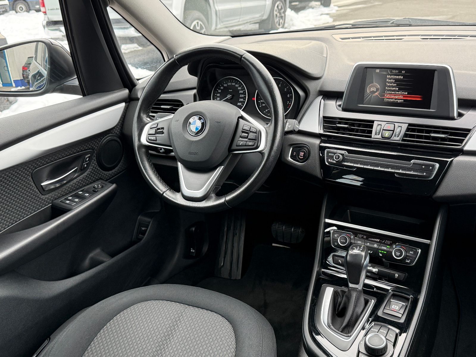 Fahrzeugabbildung BMW 218i Gran Tourer Advantage Aut AHK GRA PDC SHZ