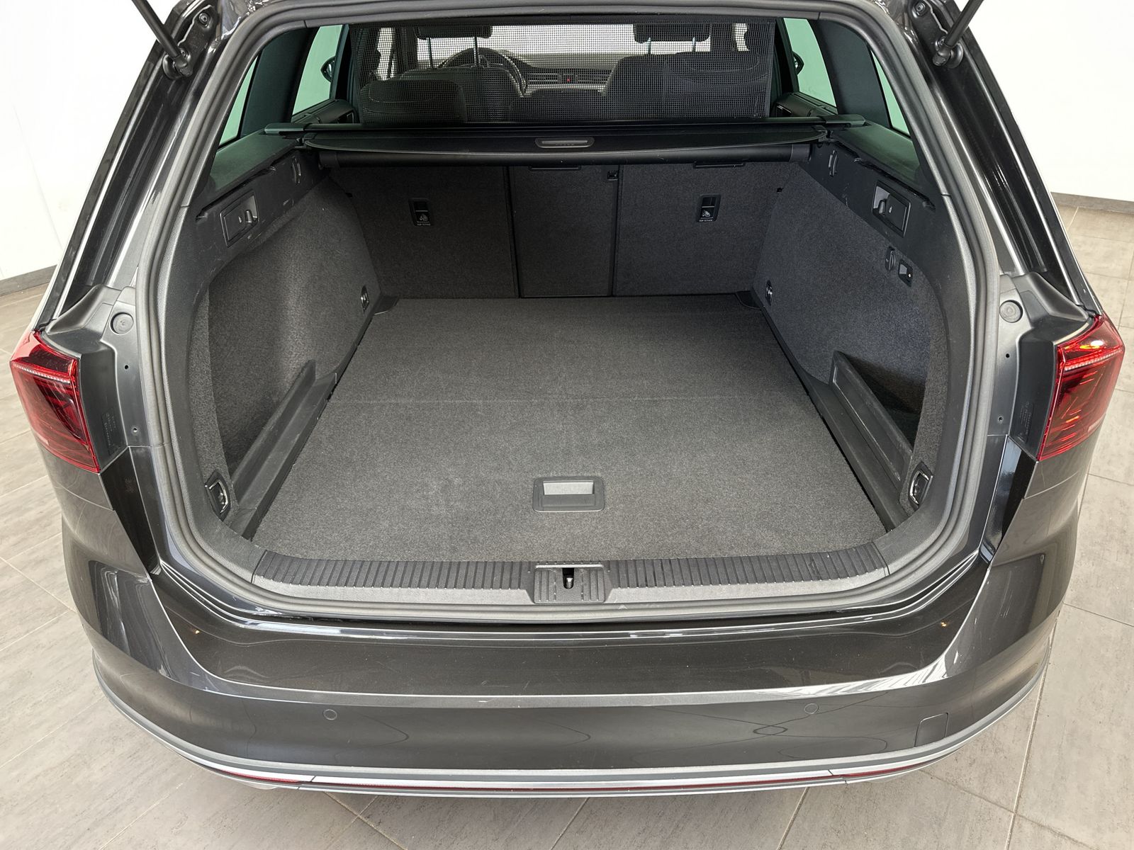 Fahrzeugabbildung Volkswagen Passat Alltrack 2.0 TDI DSG 4M NAV+LED+AHK+KAMER
