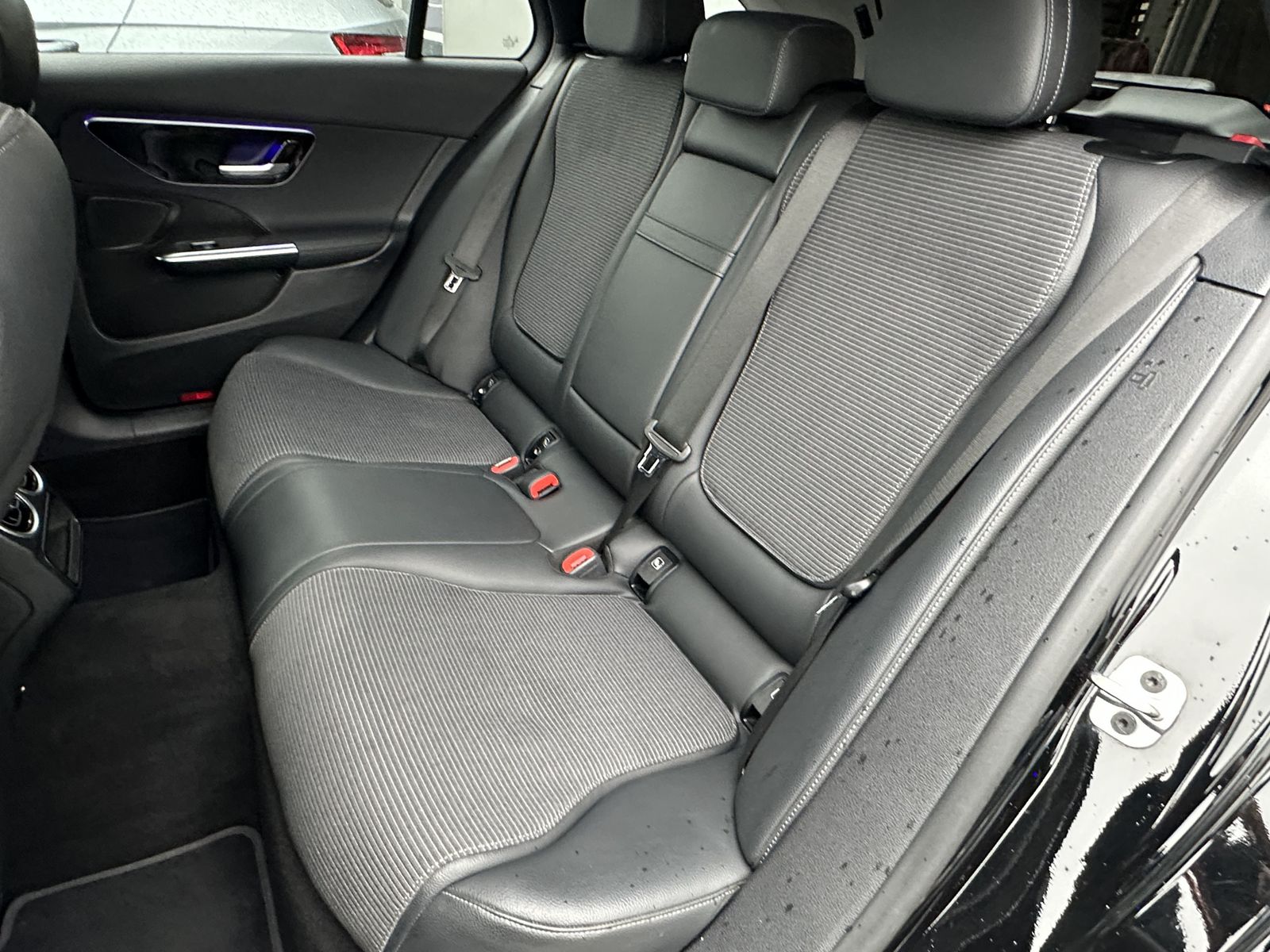 Fahrzeugabbildung Mercedes-Benz C 220d T Avantgarde NAV+LED+KAM+VCOCKPIT+CARPLAY