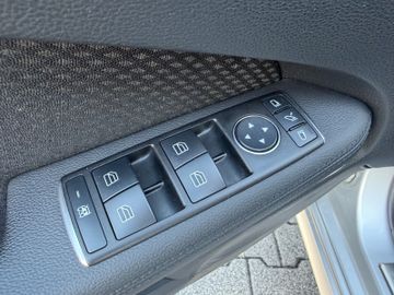 Mercedes E 220 - 12