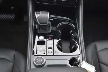Volkswagen Touareg - 12